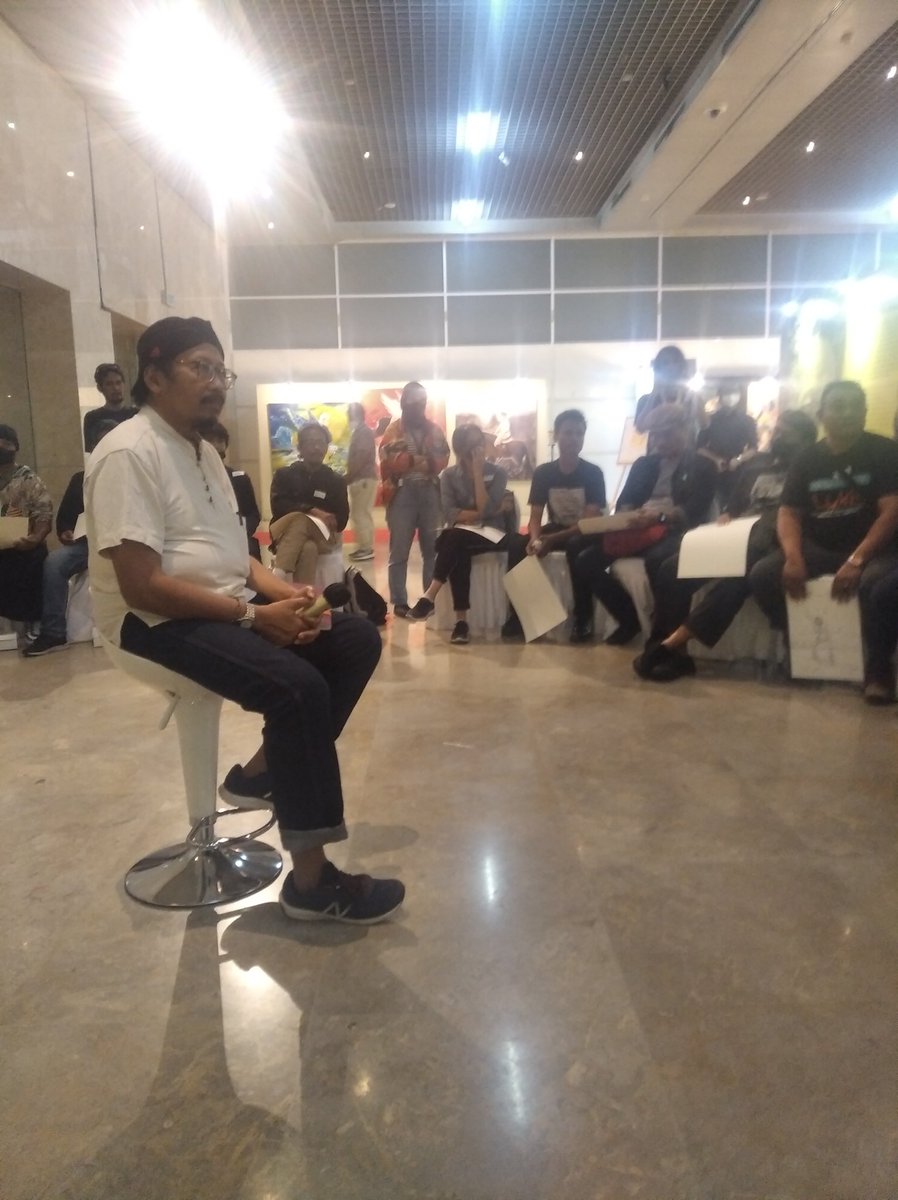 Sinau sketsa di pameran pelukis Yusuf Susilo Hartono.
Retropeksi, "Among Jiwo" .
#amongjiwo
#pameranlukisan