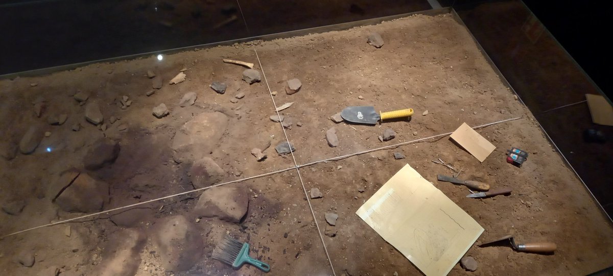 josuaran's tweet photo. Ba al dago larunbat goiz baterako plan hobeagorik? Etor zaitez Grupo Investigación #Prehistoria/ #Historiaurrea EHUko Taldeak antolatu duen stad-a ikustera Gasteizko Bibat Museoan #Zientzia #Astea @Letrak_EHU https://t.co/mmGn77qAJZ