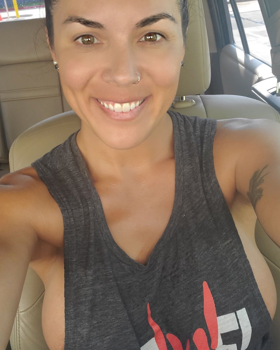 Moms Nextdoor tweet media