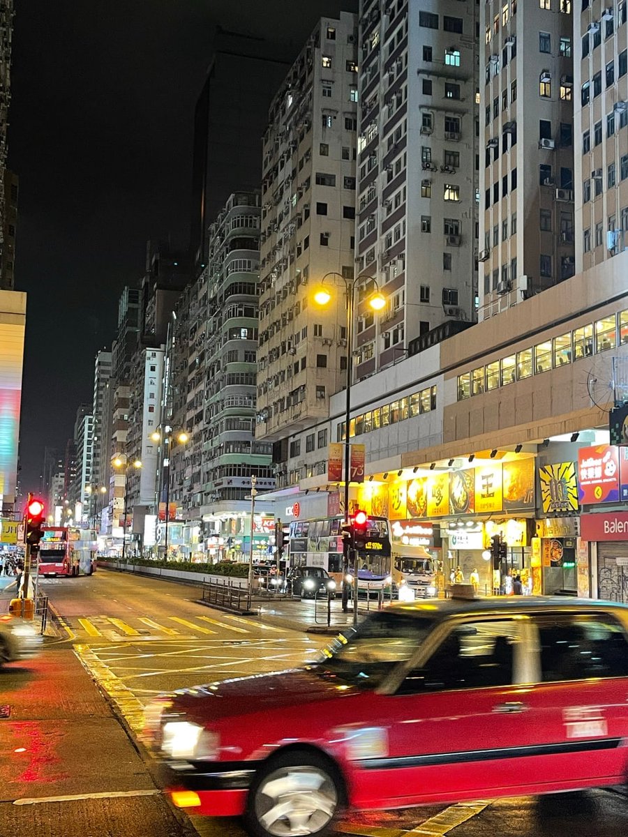 TrenchKayla's tweet photo. Today's #Crypto market is really uncomfortable, I'm going to go shopping and eat food, this is my city Hong Kong, do you know you like Chinese food? #FTT https://t.co/lKHDtkDCM3