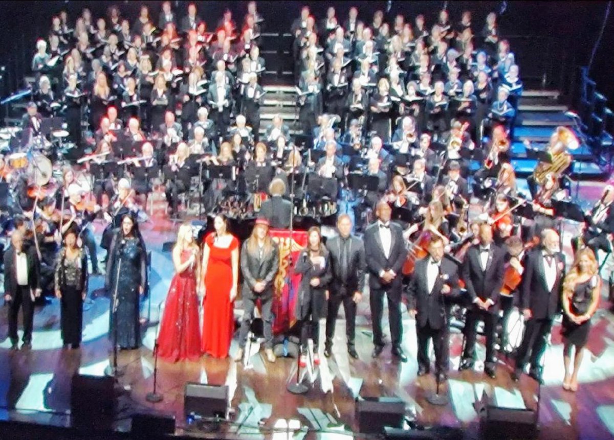 Darryl_Haley's tweet photo. Hello Friends,
Veterans Day Honoring All Who Served. Medical Musical Group Symphony Orchestra.
To the men, women, families and friends who have served this great country. From the bottom of my heart. Thank you for your service and sacrifice. You are not forgotten, 6!🇺🇸 https://t.co/FUz20UDvZc