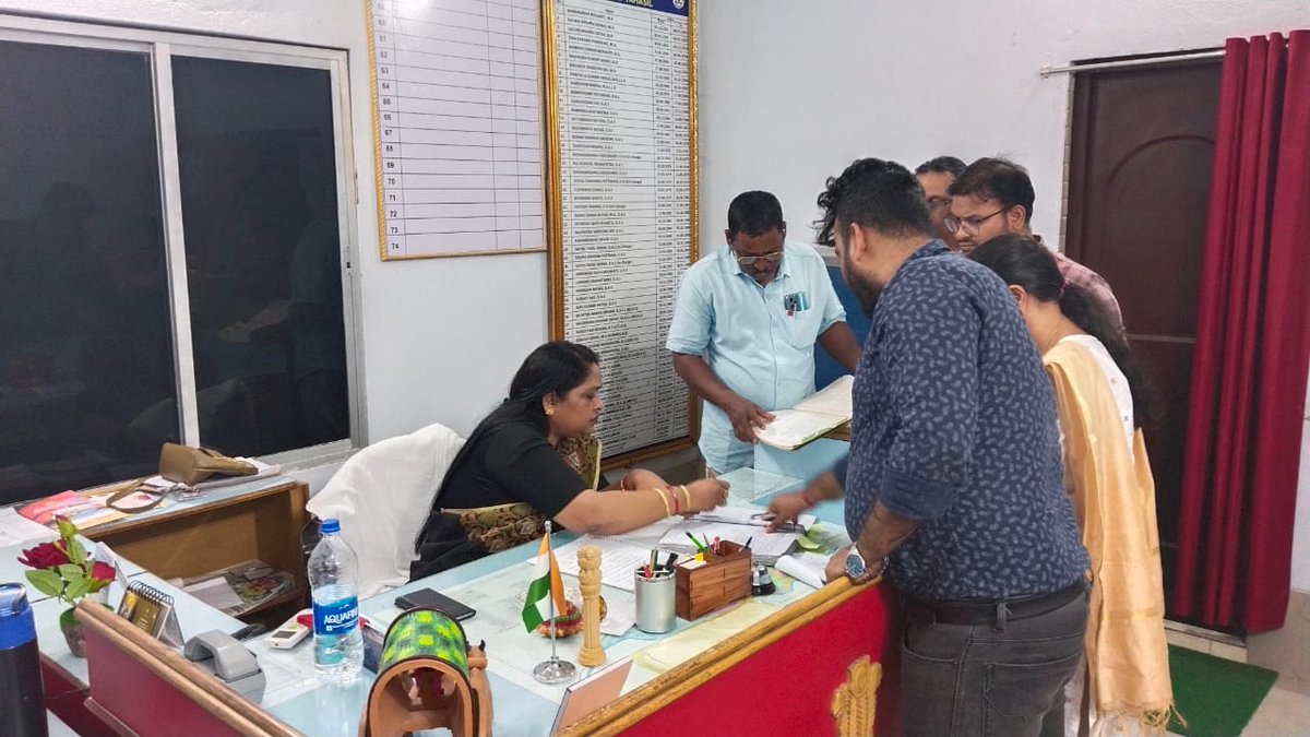 KujangOffice's tweet photo. Saltamami check of Kujang Tahasil has been done by ADM(Revenue), Jagatsinghpur on 09.12.2022
@rdmodisha @RCuttack @CollectorJspur https://t.co/svXEEsrXOL