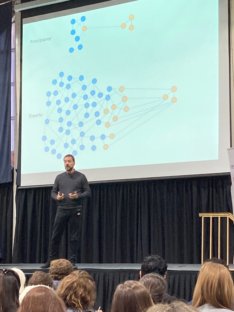 Doug_Lemov's tweet photo. Experts learn more from a given experience because they can connect it to their prior knowledge. It’s the connections that build memory and allow us to learn. @hruizmartin (translation inexact) https://t.co/KQrea2RWbJ