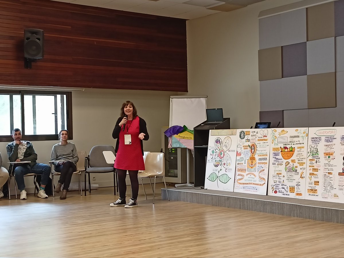 Ana__FOL's tweet photo. Super @Anam_Bera aportando el toque folero en el #encuentrofpalimentaccion. Imprescindible mostrar en los centros empresas que promuevan un desarrollo sostenible.🌾🍏🥬 Seguimos!!! @JusticiaAliment @ANPROFOL #orgullodecompi #OtraFormadeEmprender #juntasSiempremejor https://t.co/gh8YFUusjA