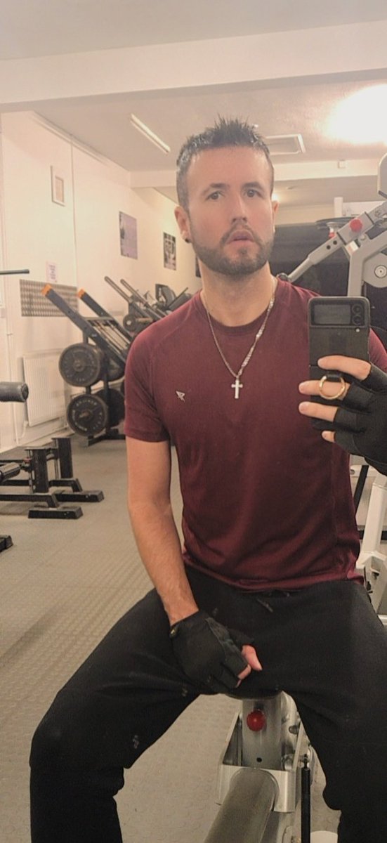 John80411078's tweet photo. Another sweaty day at the gym 💪 no pain no gain! #cashpig #cashappme #looking4subs #worshipme #feetpicsforsales #fettish https://t.co/0cBCr3ia7d