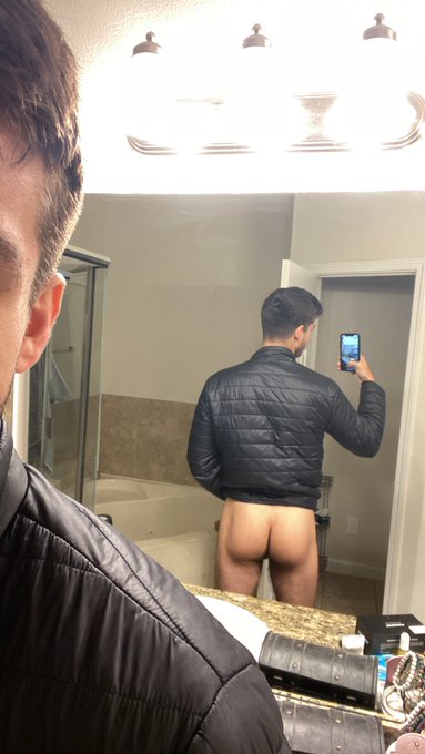 Elliot Finn - Do you like my booty? ❤️ https://t.co/JzkzKXrUgd