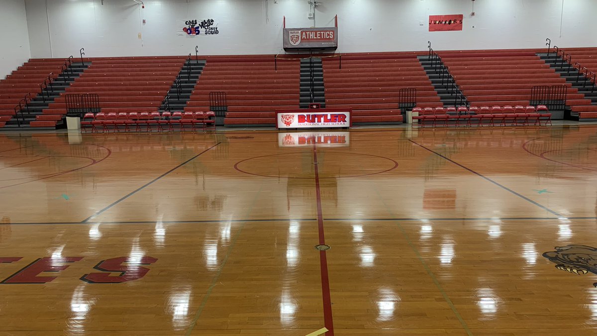 ButlerBearBBall's tweet photo. Today’s forecast:

Outside: ❄️
Inside: 🔥🏀

2022 Bear Down Jamboree is here!

📍 Butler Traditional High School
🕛 Noon
🎟️ $10 cash

Come join us as we kick off the high school basketball season in grand style!

#BearDown #PayYourRent https://t.co/Vdf8W2eae1