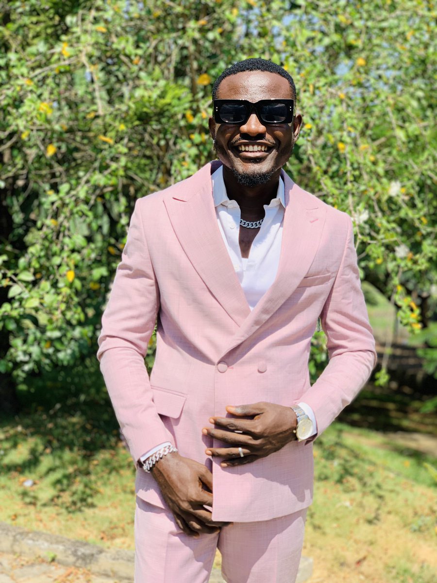 mcmiti_'s tweet photo. How do you like your MC to appear ?
#peterkaytour #PenfoldsxBibleBuild #mcking #celebrity https://t.co/DE9qOyfT1W