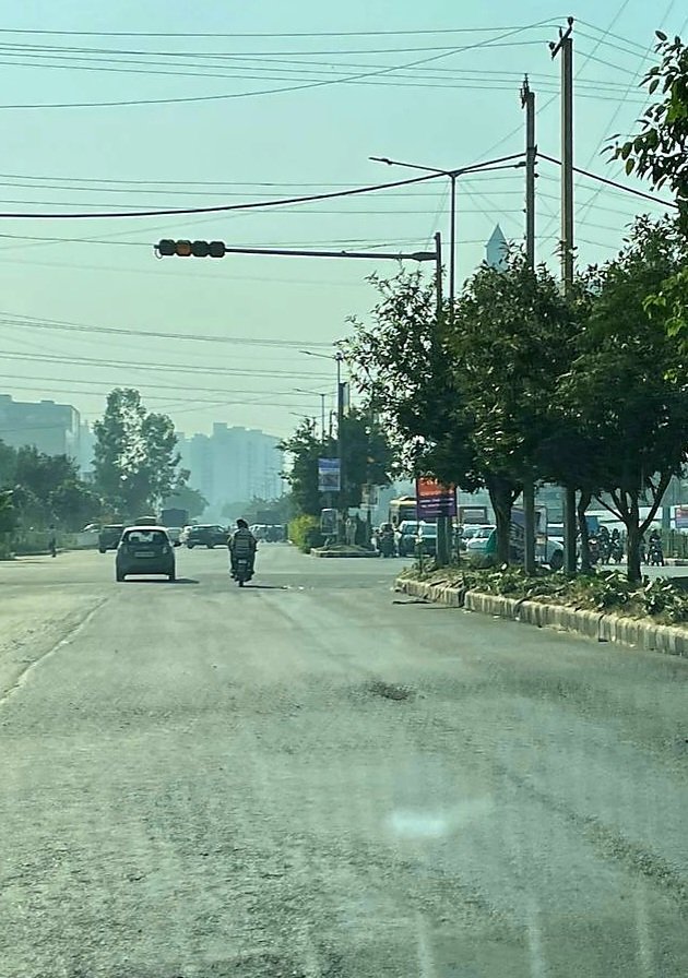 Parikshit_Sriv9's tweet photo. @GMDA_Ggm @DC_Gurugram @mlkhattar @Rao_InderjitS @rakeshdaultabad It's good see that sector road connecting #Sec59 with #Sec67 is being made. As pointed earlier, the quality of road work is very bad. Many patches will not last more than 3 months. Bitumen is already peeling. https://t.co/Wz5smZnQi1