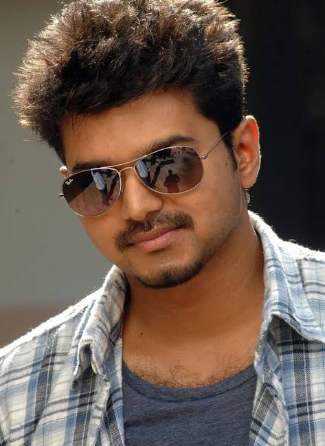 Parkpete11's tweet photo. One of The Career Best Look For Our Thalapathy 😍
#10YearsOfGoatThuppaki

#Varisu @actorvijay https://t.co/oIRriVsGy5