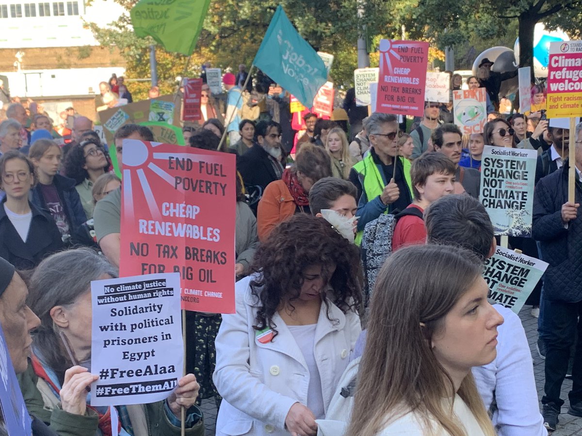 FreedomForAlaa's tweet image. The Climate Justice March has started in London &amp;amp; the talk on the stage &amp;amp; in the crowd is of Climate Justice &amp;amp; solidarity with Egypt’s 60,000 political prisoners: the connection between Human Rights &amp;amp; Climate Justice. Amazing energy.  #SaveAlaa #SaveThemAll #ClimateJustice