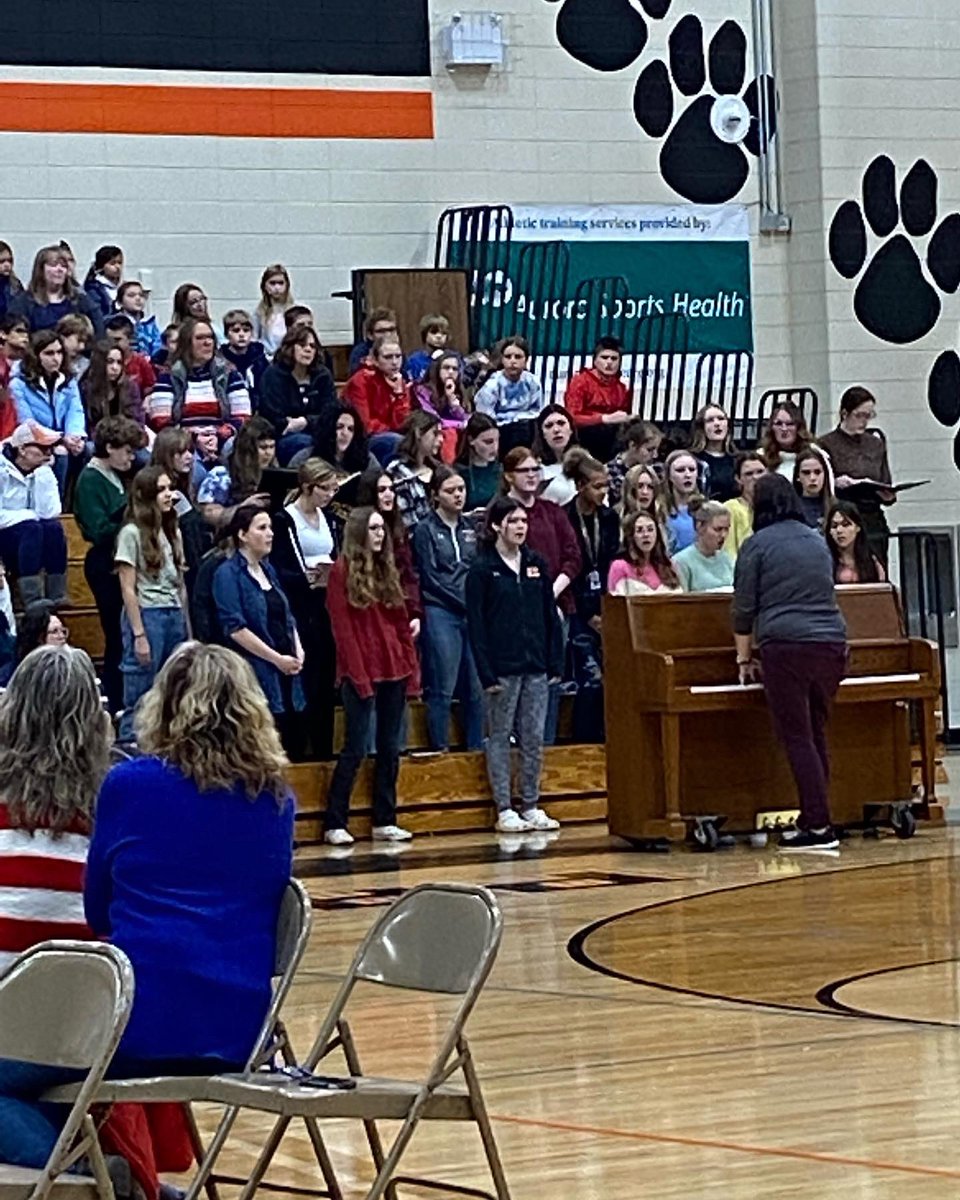 HynekMrs's tweet photo. Thank you for your service!! #veteransdayprogram #olivertheservicedog #RED #reedsvillesd https://t.co/15ZEKQzV0k