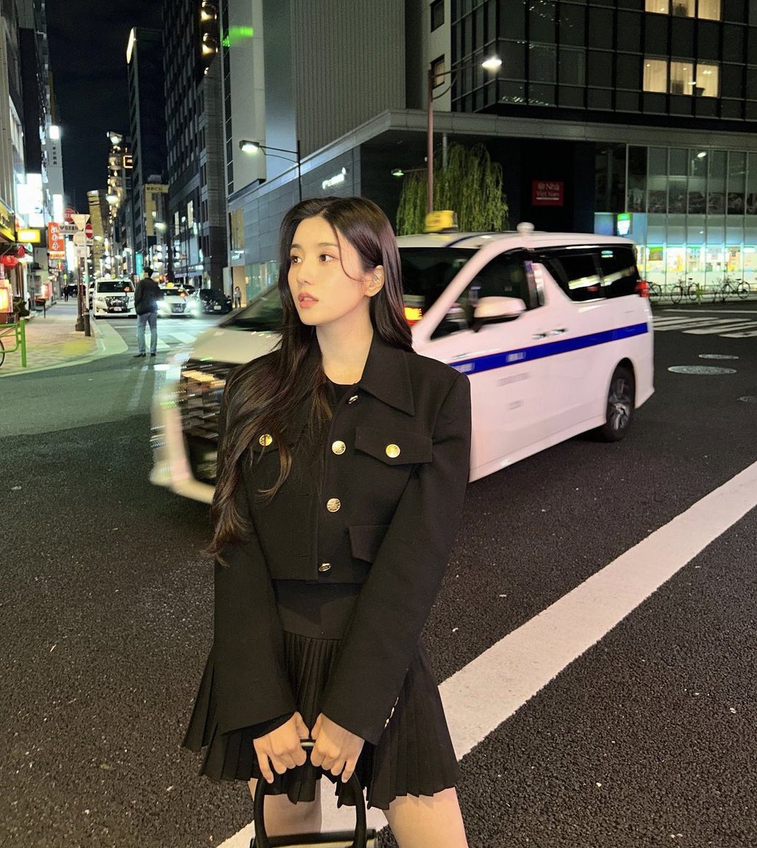 areeshadaneen's tweet photo. satnight 🖤 https://t.co/Berak2lKHD