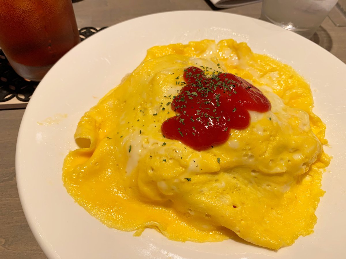 koguchiyoko's tweet photo. 桜台・カフェエイトさんでオムライス。
遅すぎる昼食、またの名を早い晩ごはん。
疲れたときここにくると、ほっとします…😊
#桜台グルメ #cafeeight https://t.co/2AiyjJdzM4