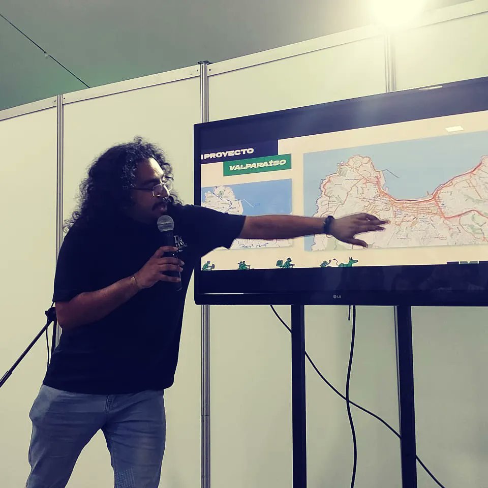 El día de ayer presentamos #CiudadesPendientes en el #FMB11 luego de todo el trabajo que ha significado.

Vea la publicación completa en:
Ig (shorturl.at/nwyAL)
Fb (shorturl.at/nyFX6)