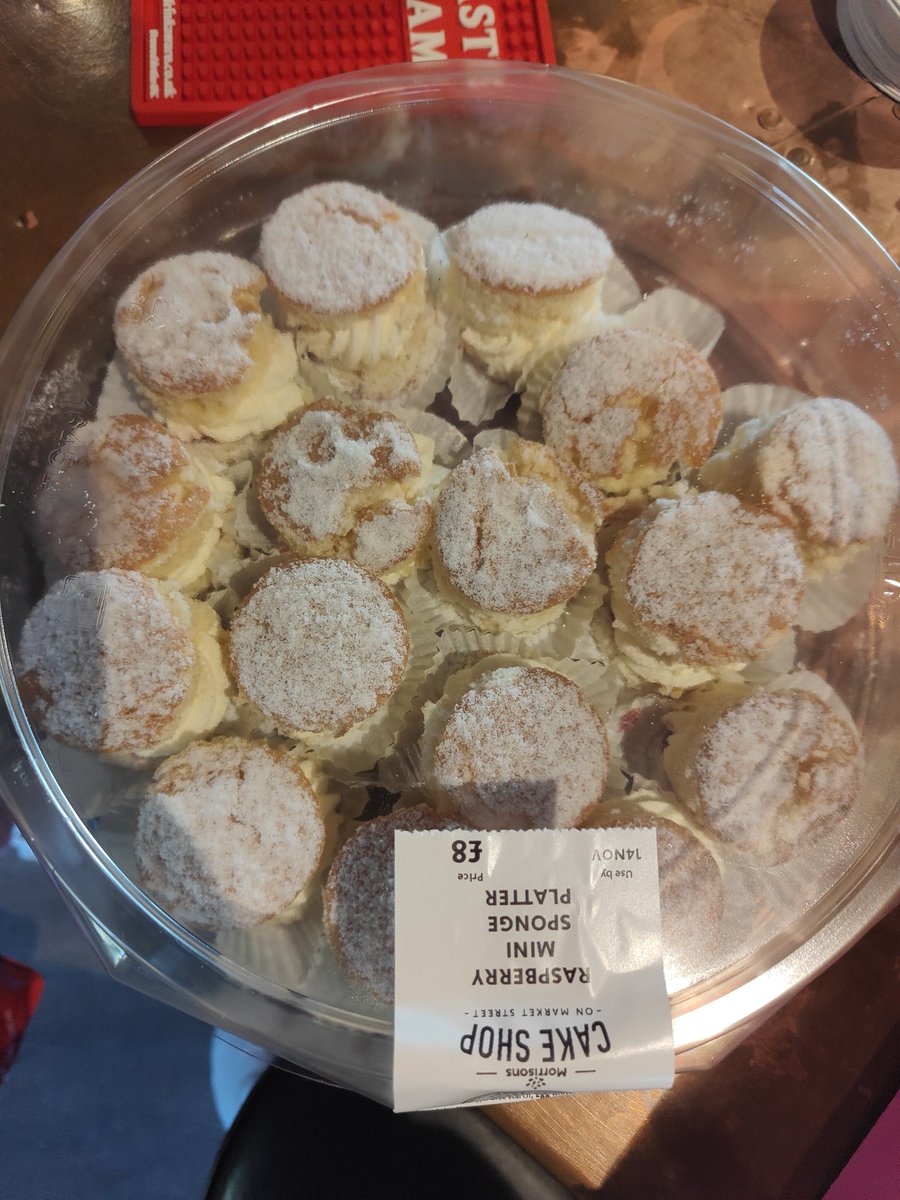 jamiemarsh19's tweet photo. @Morrisons @Morrisons is this acceptable Morrisons really disappointed for my daughter's 21syt https://t.co/tF53h6B15Y