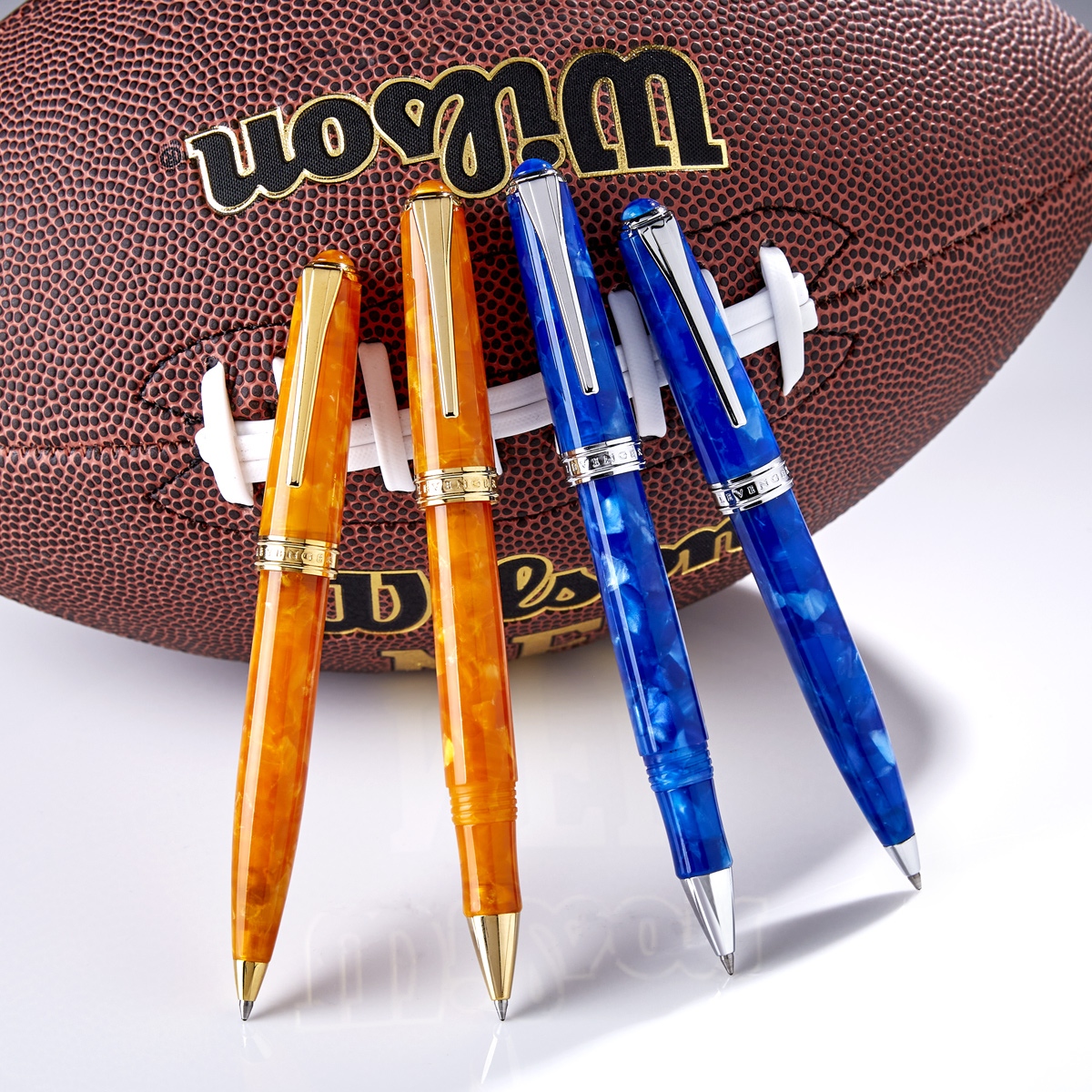 Levenger's tweet photo. Today the @UF faces off against @UofSC. @GatorsFB fans can show their colors with our Valencia and Imperial Blue True Writers. 

See link: https://t.co/Dm4tzZD4lj

#truewriter #inspire #dream #football #ufgators #uscgamecocks #read #write #Levenger https://t.co/CNzGKyMOVV