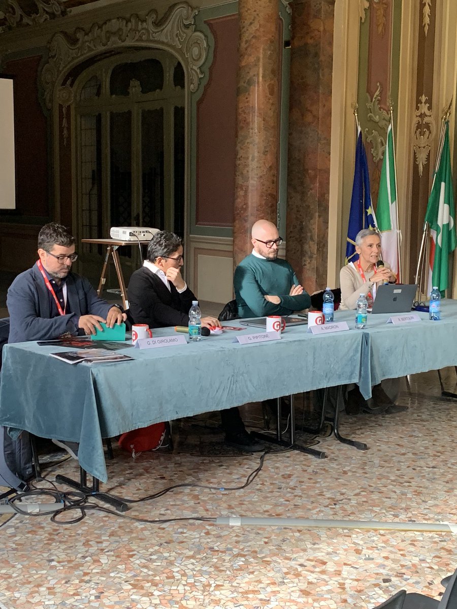 È iniziato, al Salone Estense, il panel “Il giornalismo d’inchiesta fatto con la voce”. 
A cura di <a href="/Tp24it/">@tp24</a> <a href="/pipitone87/">Giuseppe Pipitone</a> <a href="/alemadron/">Alessandro Madron</a> e <a href="/robybertolini/">Roberta Bertolini</a> .
#glocal22