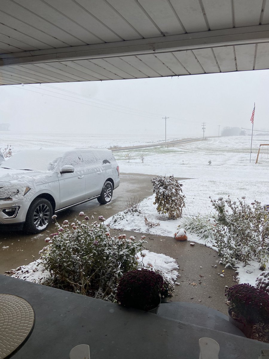 snettleton7's tweet photo. @Bkitch1Bodie We have white stuff on the ground too. https://t.co/nIwSuz7vPH
