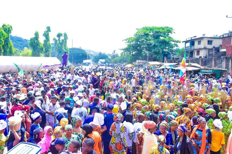 Adavi people of Kogi State staged a solidarity walk for all APC candidates from top to bottom. Last week was Ihima people of Okehi LG of KG. The gov of KG ST @OfficialGYBKogi is sweeping Kogi for APC. @fkeyamo @ziliyax @Iam_muhammad88 @AgiahtipCe @kelvin_oluseyi