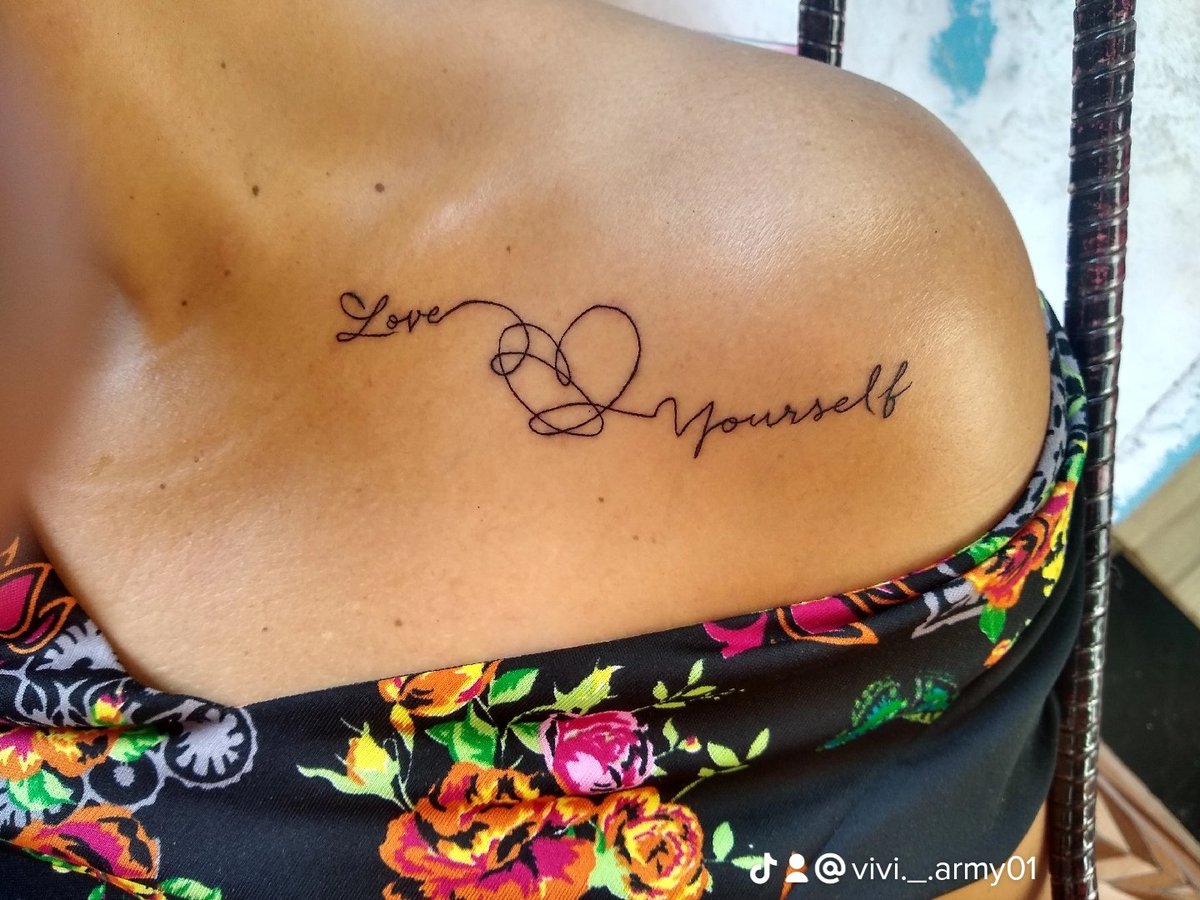 AlbanoVivia's tweet photo. Passando só pra mostrar minhas duas novas tatuagens, que são referências ao @bts_bighit @BTS_twt e que vão sempre me mostrar o quanto eles me ajudaram a vencer muitos desafios e sempre estarão presente comigo. https://t.co/b5x65nBBIZ
