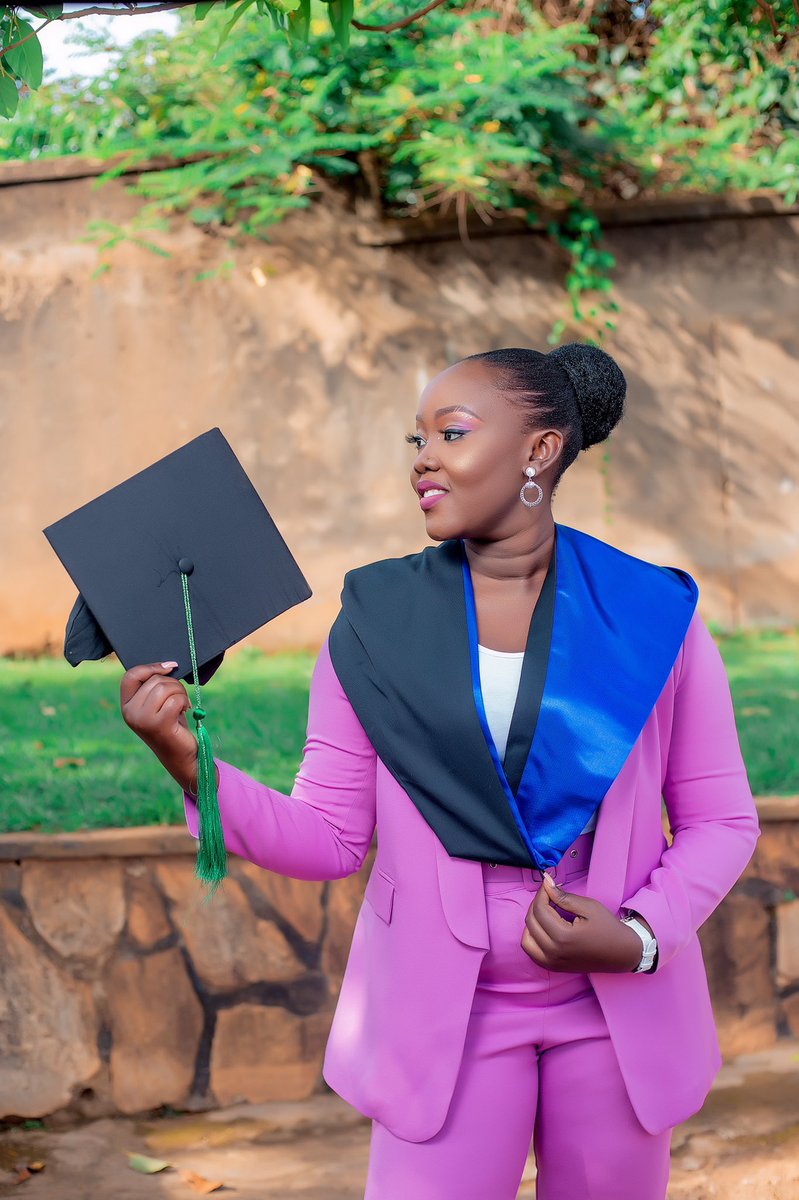 SGirlevel's tweet photo. BeeNavies don’t air me pliz…
I did it guys @beautyetukura pliz congratulate me… it wasn’t easy 👩‍🎓👩‍🎓👩‍🎓👩‍🎓👩‍🎓
#BeautyTukura https://t.co/7PcdDPZXEE