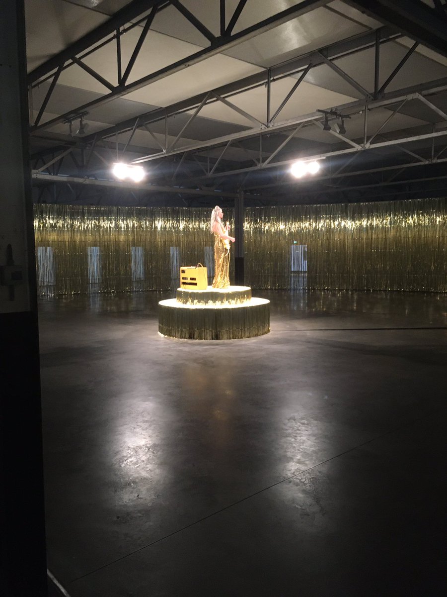 RikDelhaas's tweet image. Geweldige tentoonstelling Ragnar Kjartansson in museum #DePont (dank voor tip @nat_muller)