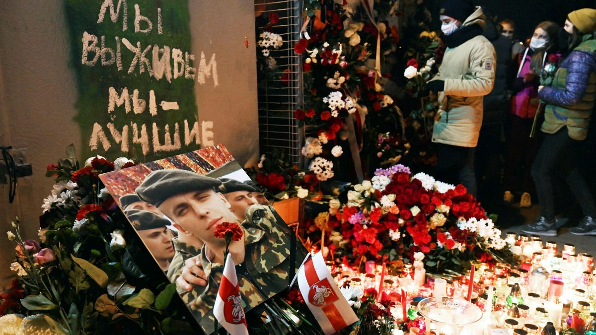 HannaLiubakova's tweet photo. #Belarus Exactly 2 years ago, 31-year-old Raman Bandarenka died after several hours of surgery due to serious injuries caused by plainclothesmen. Raman was in his neighbourhood when the regime’s loyalists tried to destroy white-red-white ribbons.They beat him, took him into a van https://t.co/njG3F2CYUE