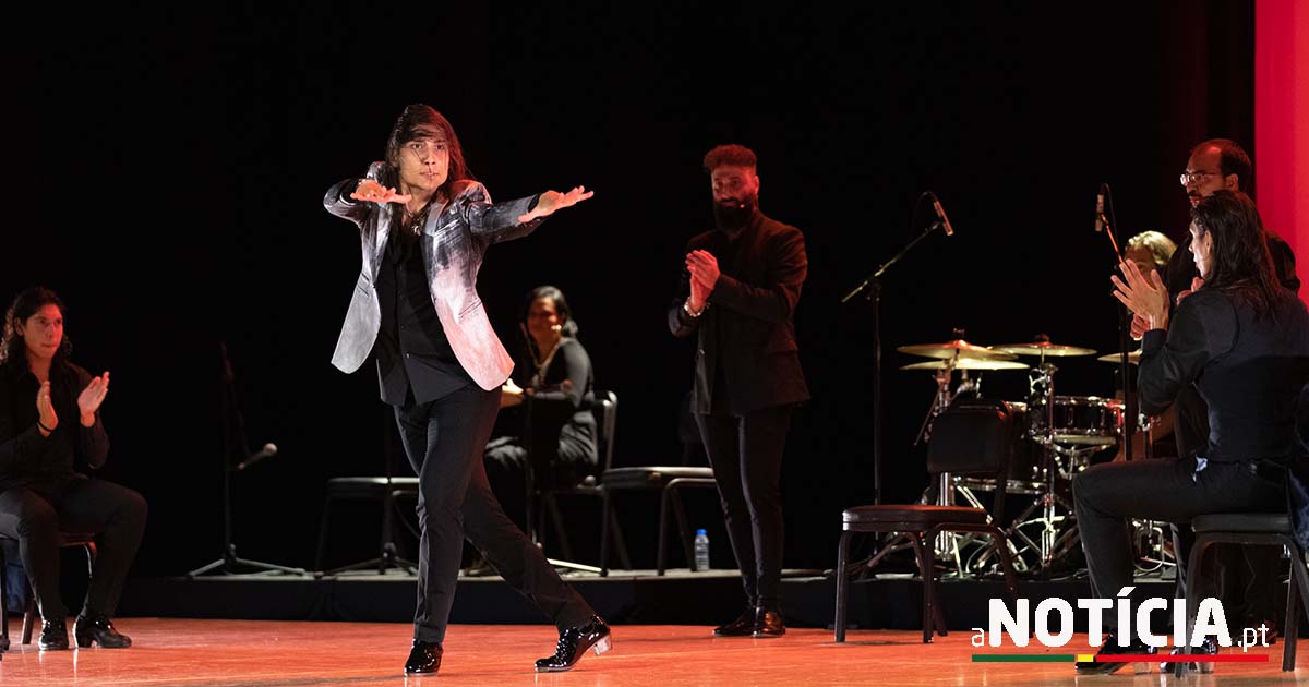 anoticiaPT's tweet photo. Jubileu, o novo show de El Yiyo, no Casino Estoril, é um convite ao público para participar da festa flamenca
https://t.co/6Pn61rP88s
#elyiyo #elyiyobailaor #flamenco #cante #flamencodancer #flamencostyle #casinoestoril #casinoevents @anoticiaPT https://t.co/OrWmZ0dnKO