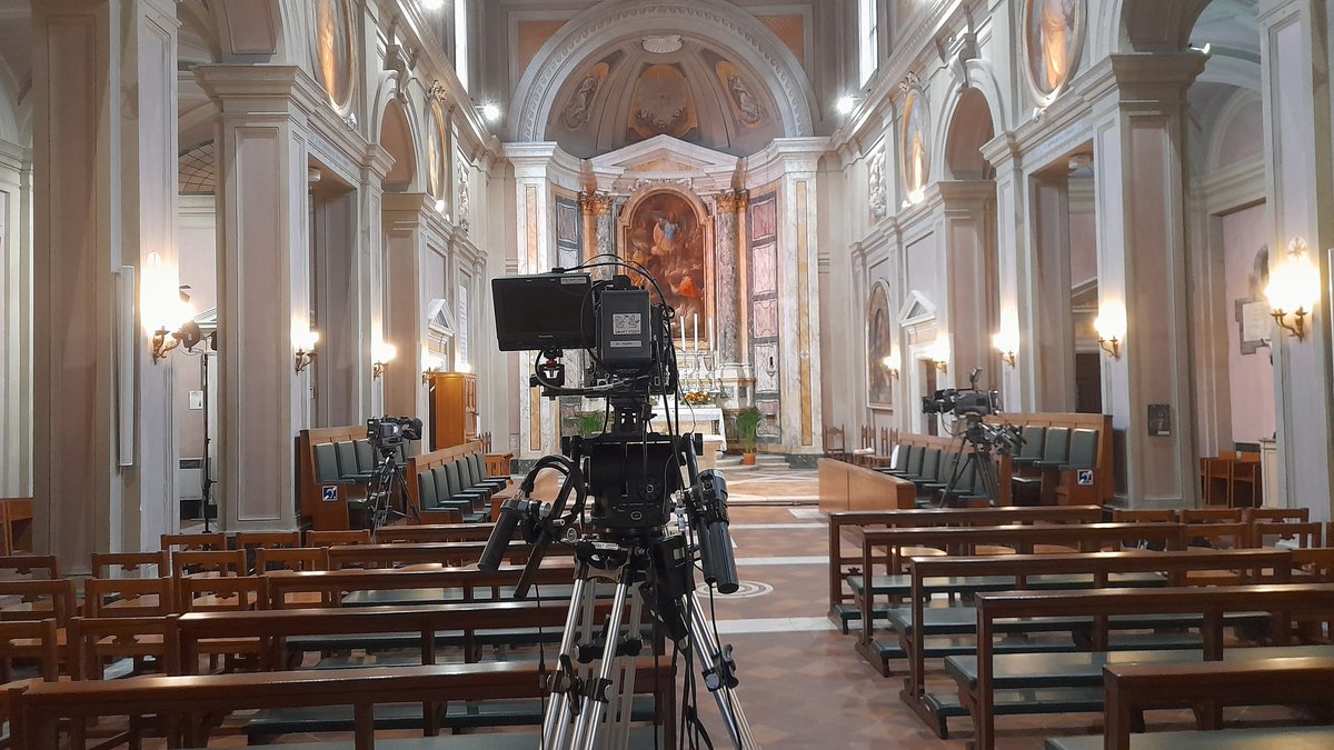 In de Friezenkerk vlak bij het Sint-Pietersplein staat alles inmiddels klaar voor de eucharistieviering morgenochtend, met de Nederlandse bisschoppen, als afsluiting van het ad-liminabezoek. Live te volgen bij <a href="/KroNcrv/">KRO-NCRV</a> op <a href="/NPO2/">NPO 2</a>.