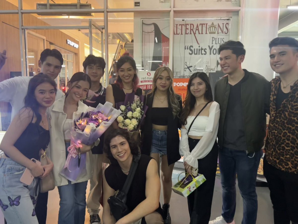iDangs_'s tweet photo. Finally!! So happy to meet the cast of Teen Clash. Please support them. 🥰

 #TheCastOfTeenClash

@jaydaavanzado @AljonMendoza_ @markusrpaterson @iamandiabaya @kobierbrown @ralphhmalibunas @struggail @biancadeveraa @Zachy_Castaneda @FANA_Official https://t.co/4m5prEBaFf
