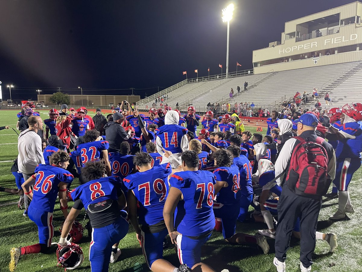 bportisdsports's tweet photo. Round 2! @_BPORTFootball @BrazosportISD ⚓️🏈 https://t.co/hfVGv3sjy3