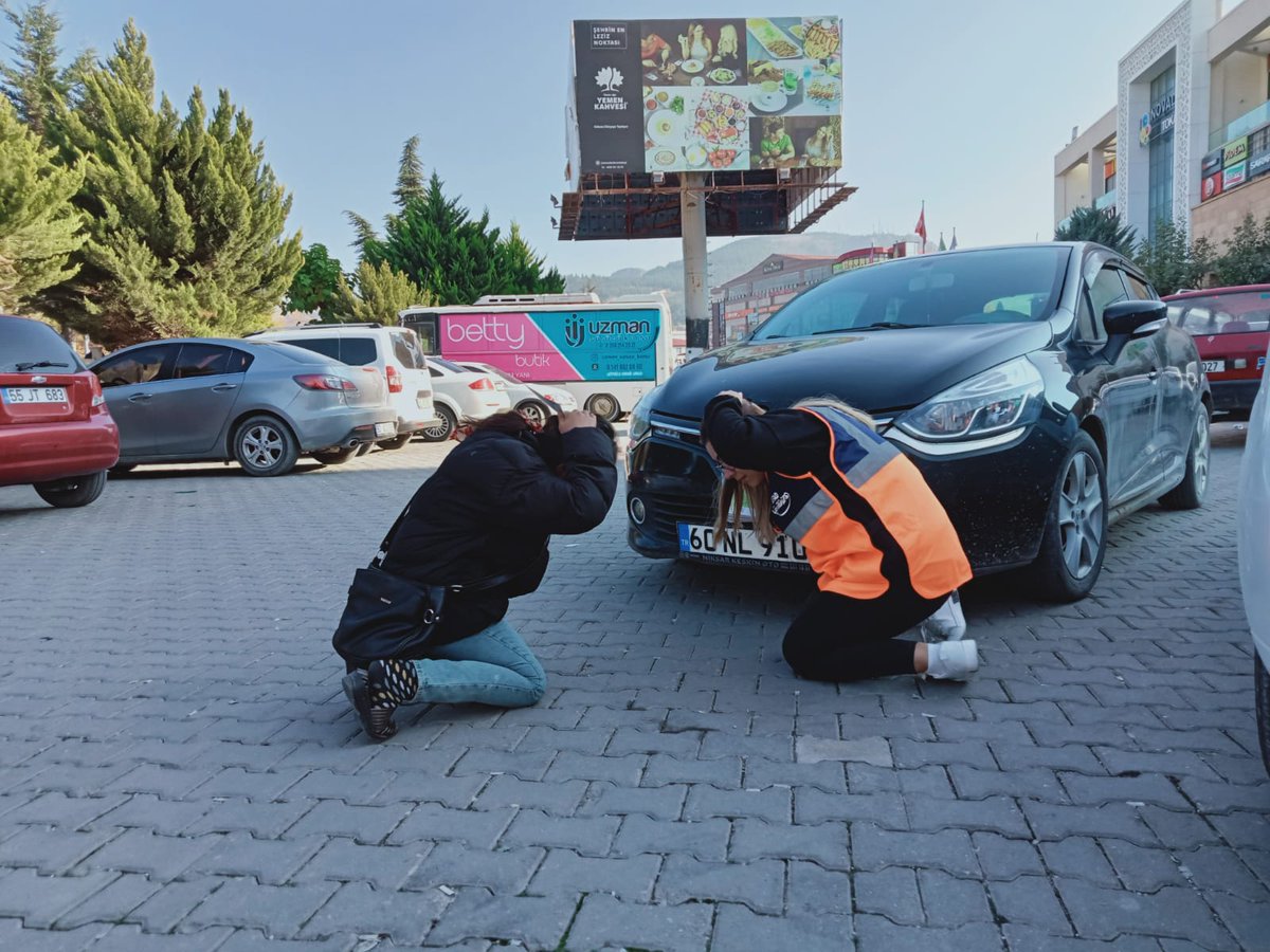 AFAD_Tokat's tweet photo. Hazırmısın TÜRKİYE 🇹🇷❤️
12 Kasım #ÇökKapanTutun Tatbikatı #TokatAfadGönüllüleri ile birlikte halkımıza ve esnafa yönelik tatbikat bilgilendirme broşür dağıtımı gerçekleştirdik.
@AFADBaskanlik
@Yunus_Sezer_
@nalanay50082277 
@AFAD_gonullu https://t.co/9QCLiTUwnN
