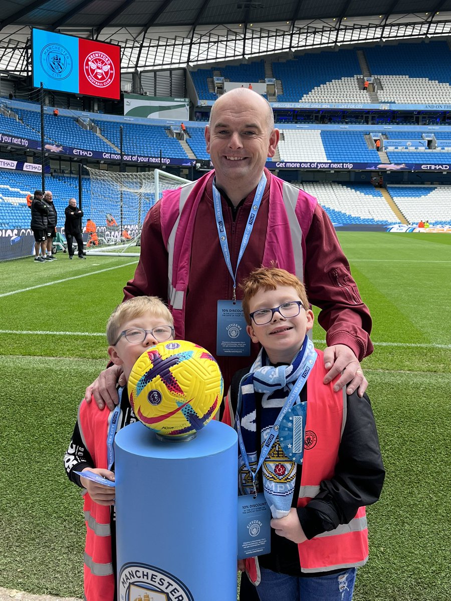 kellymanderson1's tweet photo. Had the best morning at the @ManCity celebrating Harvey’s 10th birthday 🎈 ⚽️ @geordieneil180 xxxx https://t.co/VSx4ffMvJL