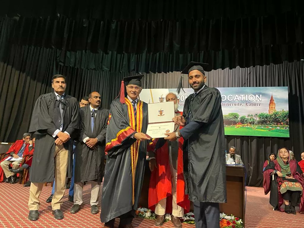 gcuans's tweet photo. Decisive, Dedicated and Diligent President of GCU Anti-Narcotics Society Mr Hammad has proved it all by being the recipient of the very prestigious "Roll of Honour" for his outstanding leadership. 
Best Wishes for him for his success ! https://t.co/JSk36kxA1X