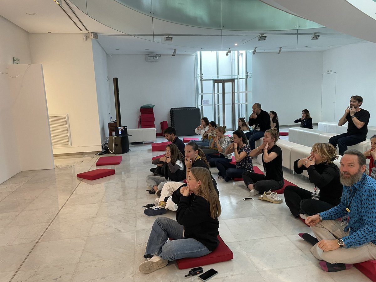 Avant de reprendre le travail petit atelier de réflexologie #museomix #museomix22 #museomixazur <a href="/MuseomixNdie/">Museomix Normandie</a> <a href="/museomix/">museomix</a>