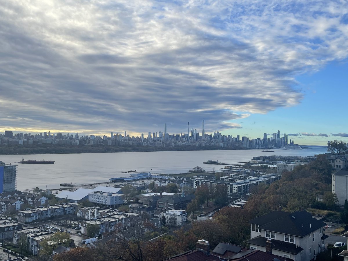 BasilKaratzas's tweet photo. From #ATBs to #cruiseships, marine traffic in Hudson River against #Manhattan #skyline
#Reinauer #NorwegianJoy @CruiseNorwegian #KaratzasImages https://t.co/6uivveNT7H