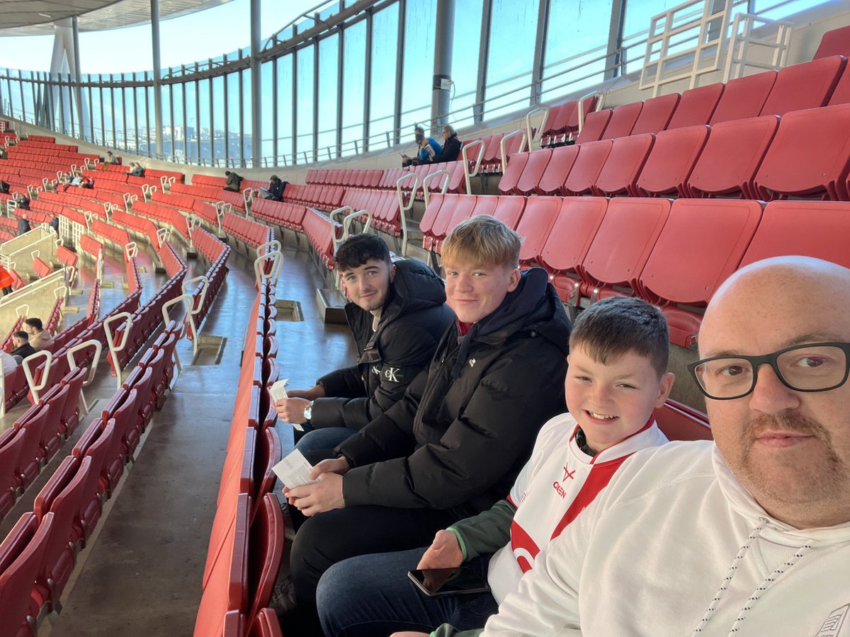 durosey's tweet photo. #RLWC2021  come on @England_RL, we’ve got a rugby league first timer with us today and I’ve promised him a win 😳🤞#midlandshurricanes https://t.co/yGgpw683uc