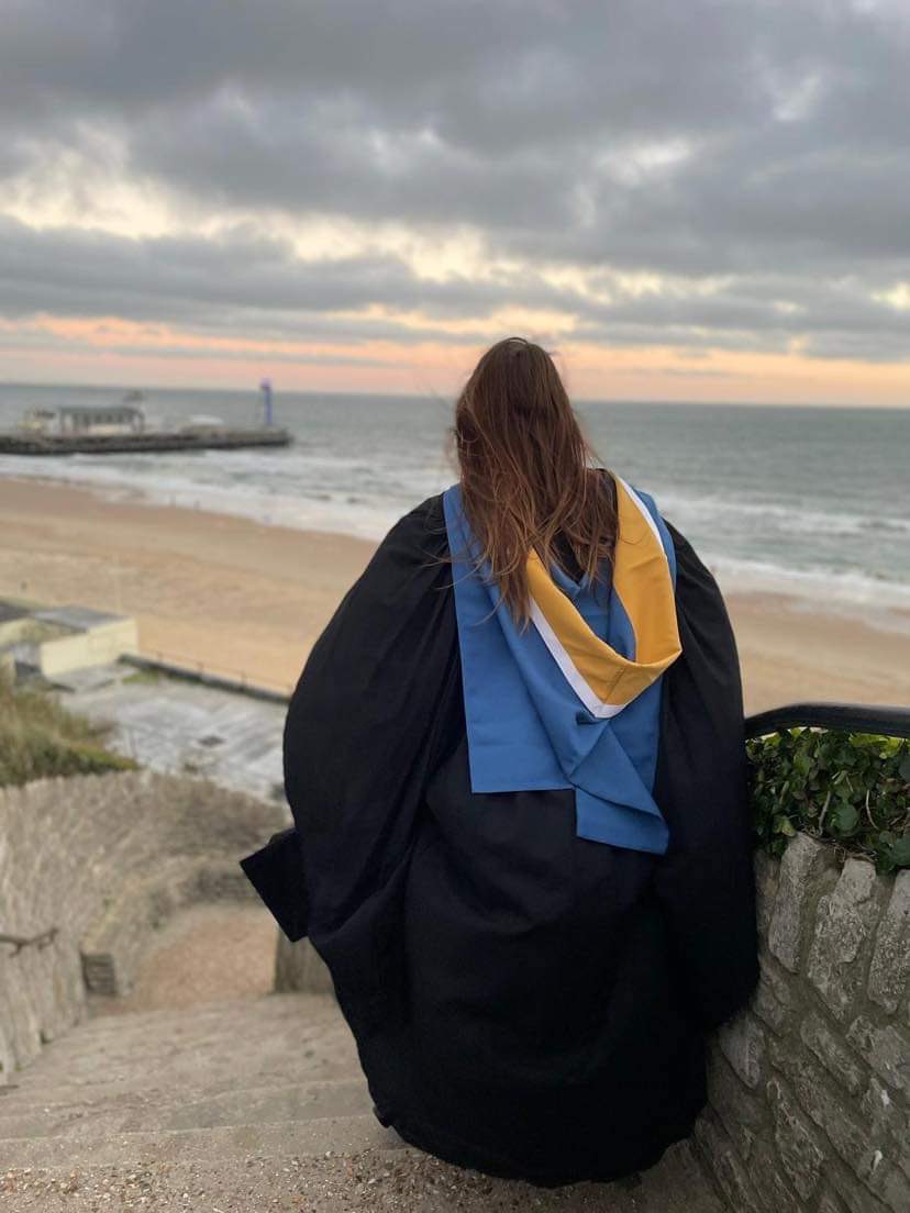 chloejsummers's tweet photo. No matter how difficult things get and how much shit gets thrown your way,  you will always come back fighting💪🏻Class of 2022 Bachelor of Science graduate in Adult Nursing🎓🤩 🥹 https://t.co/C4tnSimQoH