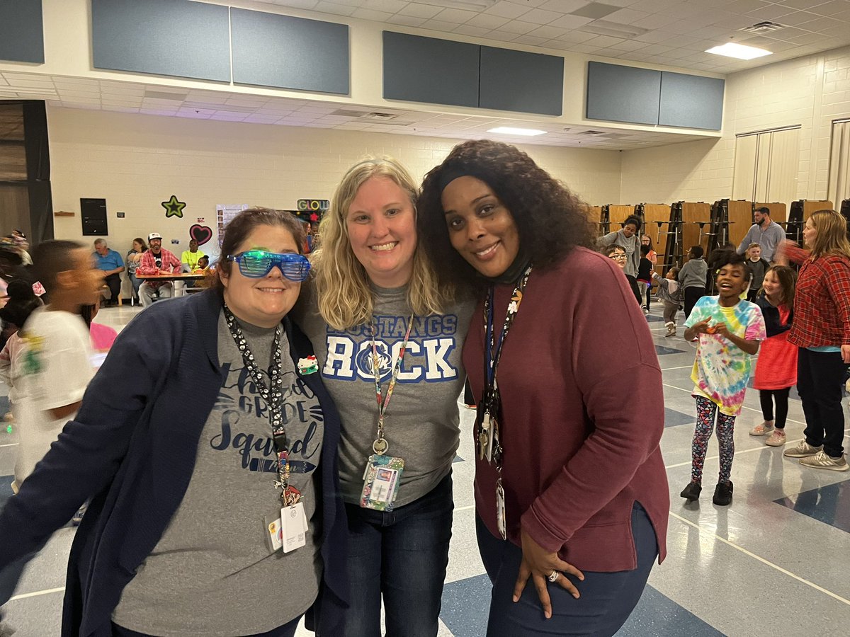 MtCarmelES_HCS's tweet photo. Our Glow Dance Party was so much fun!🪩🪩🪩 Thank you to everyone who volunteered. #MustangsRock #CommunityBuilders #YouBelongInHenry @iammrsbolds @AntonioMattox2 @drattenyascott @medianikkiadams @HenryCountyBOE #jrbeta #glowdance https://t.co/UtDHwCcYRP