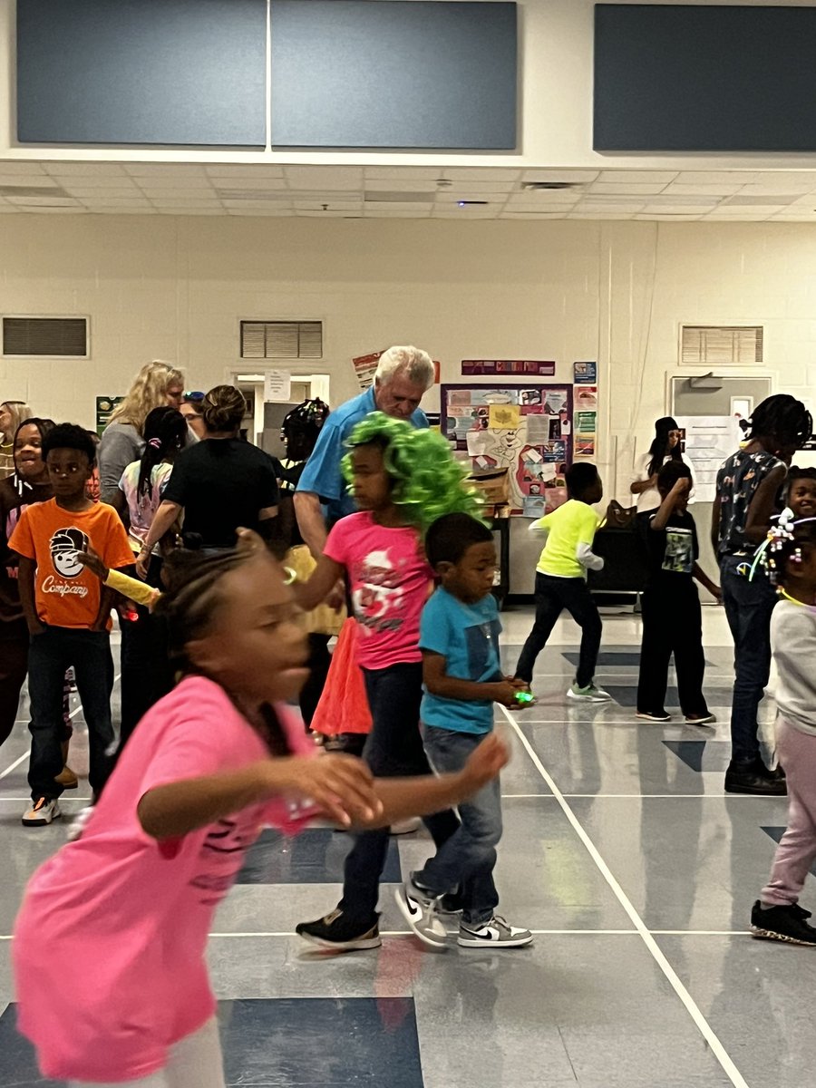 MtCarmelES_HCS's tweet photo. Our Glow Dance Party was so much fun!🪩🪩🪩 Thank you to everyone who volunteered. #MustangsRock #CommunityBuilders #YouBelongInHenry @iammrsbolds @AntonioMattox2 @drattenyascott @medianikkiadams @HenryCountyBOE #jrbeta #glowdance https://t.co/UtDHwCcYRP