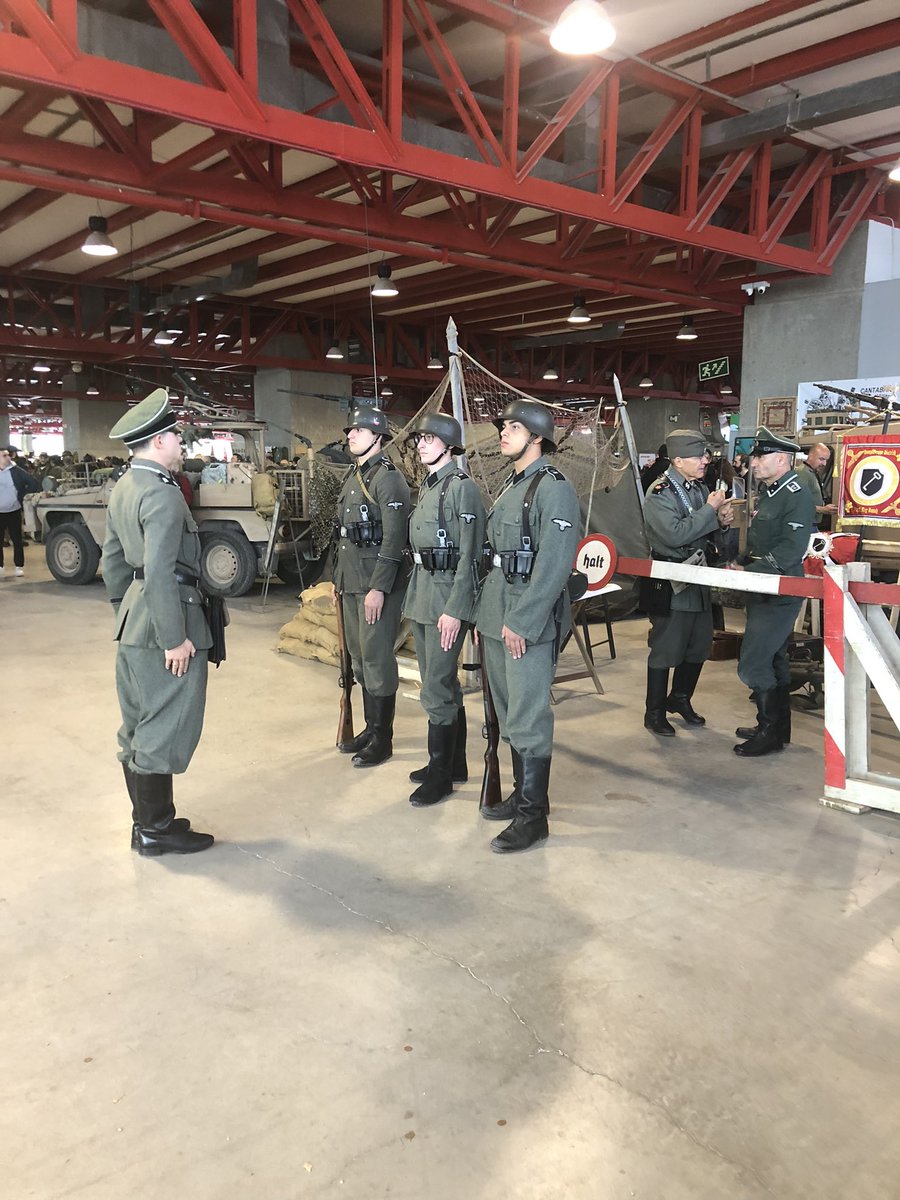 Juankaiser_'s tweet photo. Hoy estoy en Madrid visitando el gran evento de recreacion histórica Militaría. Es increíble una gran evento para ver y sobre todo para completar uniformes. https://t.co/zMeyvkUWm1