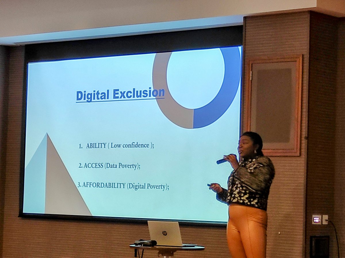 Tech is for Everyone! A passionate presentation, expertly delivered by Samantha Larbi. The challenges of #DigitalExclusion & #DataPoverty against a backdrop of #digitalisation. The importance of access & belonging 🙌🏾🌟 Workplaces must reflect society👏🏽 #TechUPReunion22 #TechUP
