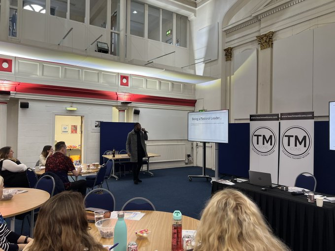 RogersHistory's tweet photo. Next up, @AkeimMundellBEM talking all things pastoral... #tmlead https://t.co/H8DjSixdvY https://t.co/HhxPjARPK2