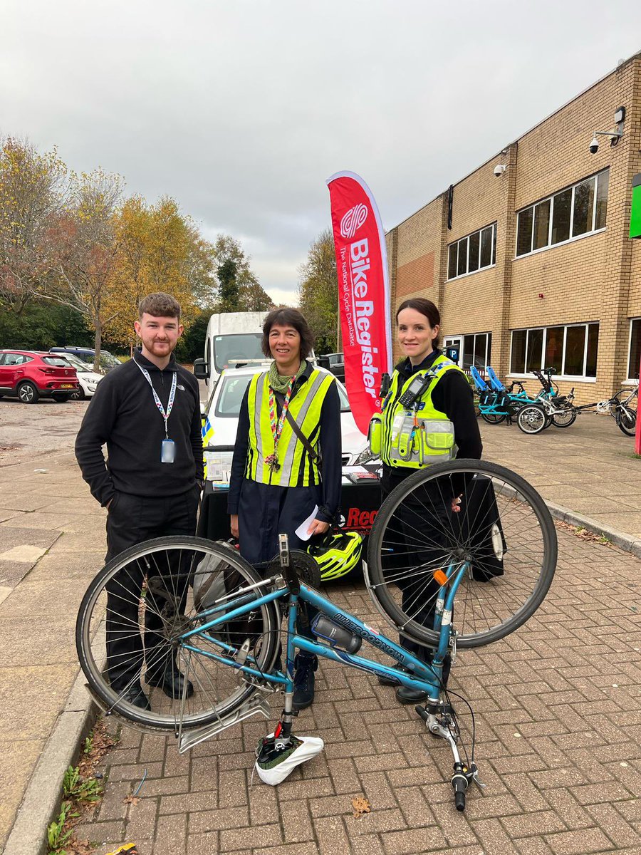 MikeUniSIO's tweet photo. Our #Llanishen NPT @SWPCardiff & @SWPVolunteers have been at the Active & Sustainable Travel event today at Llanishen Leisure Centre!
Giving cycle security advice & marking bikes with @bikeregister to keep them secureπ²
Top work team ππ»#CycleSafety #CycleSecurity @InspJeffLewis https://t.co/XOtCWsFuj8
