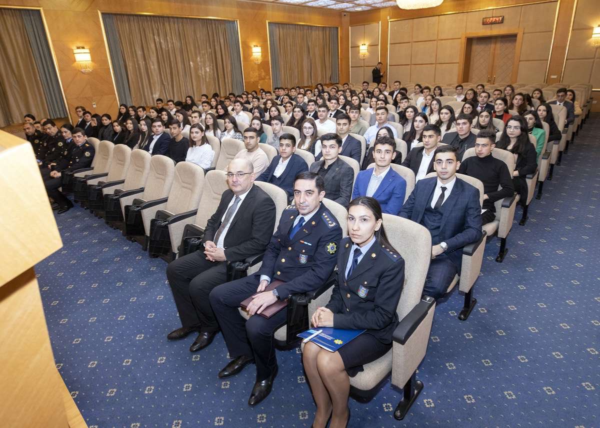 AzGomruk's tweet photo. Dövlət Gömrük Komitəsində fəaliyyətini başa vuran növbəti “Könüllü gömrükçü” dəstəsinin üzvlərinə sertifikatların verilməsi ilə əlaqədar tədbir keçirilib.

Ətraflı: https://t.co/X7JtXukkrc https://t.co/rxnQkNtWl6