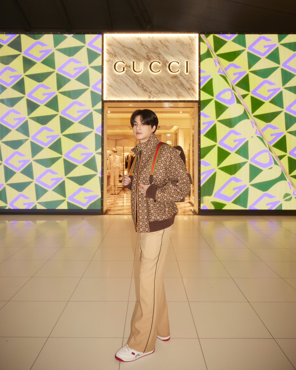 nonnaja1's tweet photo. น้องกลัฟ หล่อสดใส กับ @Guuci พร้อมเดินทางไปร่วมงาน
Gucci Garder Archetypes ที่ซิดนีย์
IG HelloTH_official
https://t.co/BfDOApxPqL
Gulf Kanawut
#GulfgotoSydney
@gulfkanawut
#HELLOMagazineThailand
#HELLOThUpdate
#HELLOFashion
#GucciGarden
#GulfKanawut
#GulfgotoSydney https://t.co/kQGZ866675