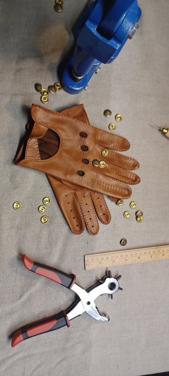 Just putting the finishing touches to these beautiful hand-made driving gloves #leather #leathergloves #drivinggloves #Mensfashion #leatherstyle #GeorgeHornGloves