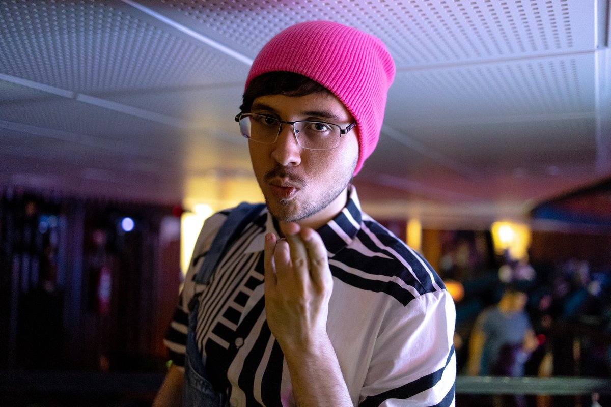 Hoje é aniversário dele: o dono da toquinha rosa mais estilosa do #WildTour! 😎

Já lança os parabéns pro <a href="/TonelloTV/">Felipe Tonello</a> nos comentários 🥳👇