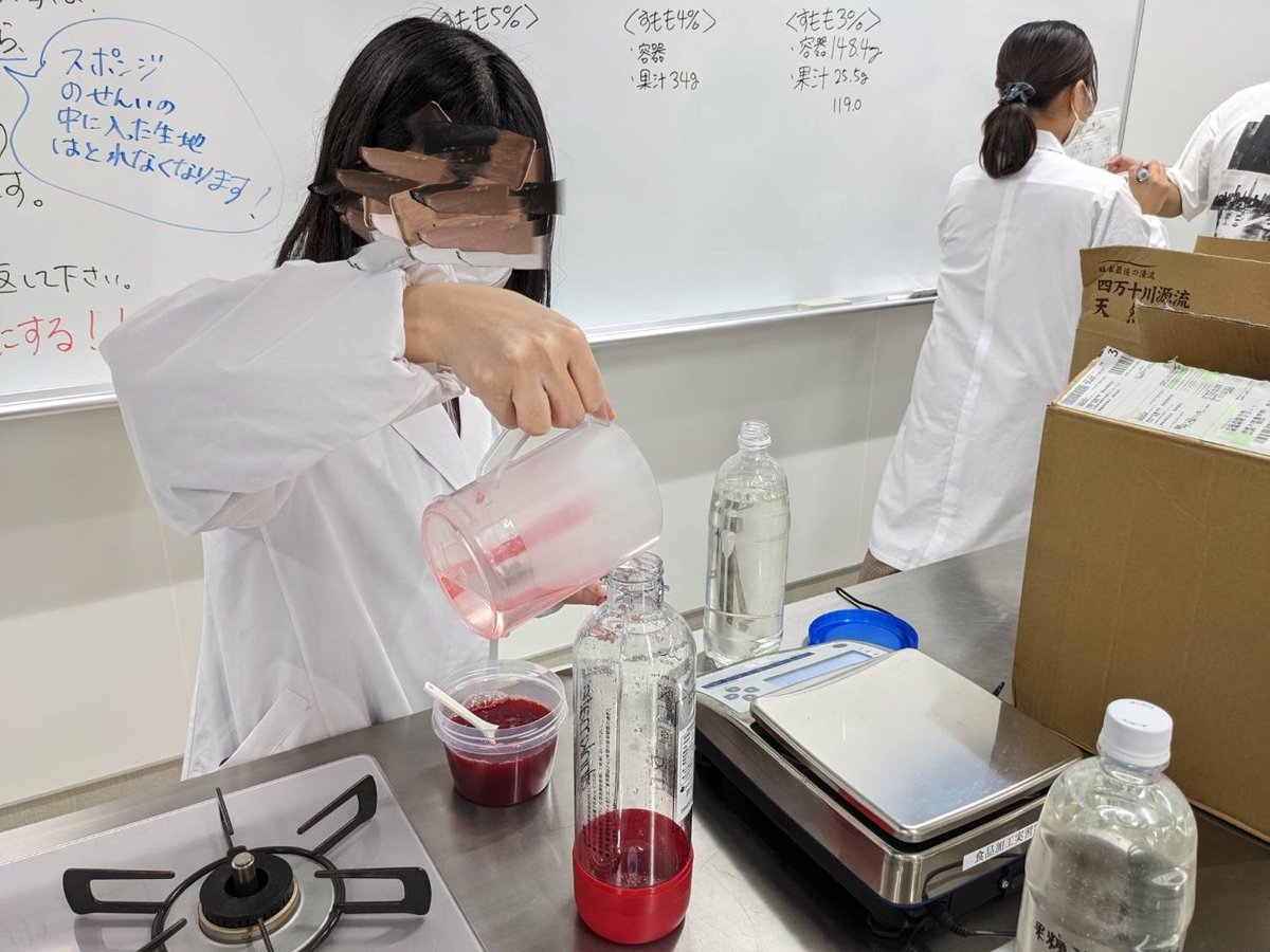 FoodInnovating's tweet image. そして今日はサイダーの改良を行いました！
良いものが出来上がるよう検討中です！